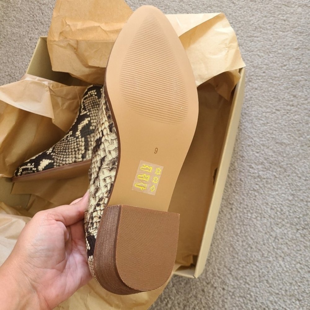 NIB Madewell Sonia Snake Embossed Chelsea Booties Ankle Boots Tan Cream Brown - Picture 4 of 4